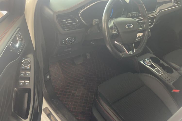 Used Ford Focus 2020 Hatchback EcoBoost 180 Automatic ST Line Interior 1