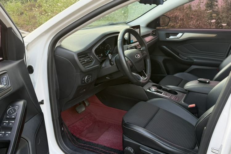 Used Ford Focus 2020 Sedan EcoBoost 180 Automatic Trend Edition Interior 2