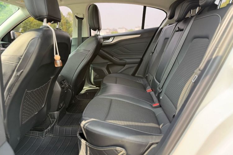 Used Ford Focus 2020 Hatchback EcoBoost 180 Automatic Trend Edition Interior 3