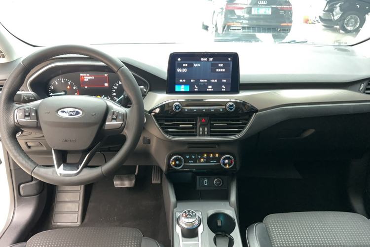 Used Ford Focus 2020 Hatchback EcoBoost 180 Automatic Trend Edition Interior 3