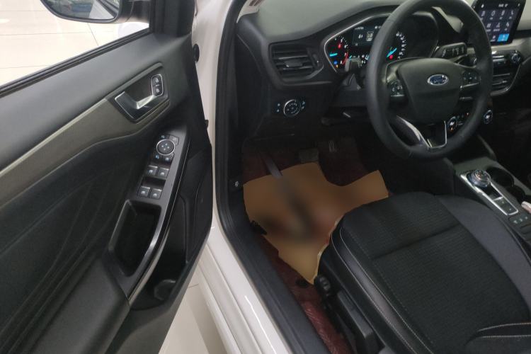 Used Ford Focus 2020 Hatchback EcoBoost 180 Automatic Trend Edition Interior 3