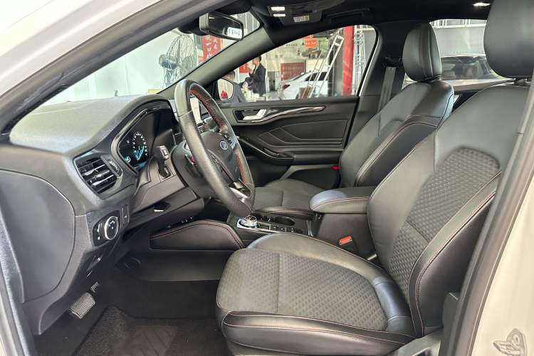 Used Ford Focus 2020 Sedan EcoBoost 180 Automatic ST Line Interior 4