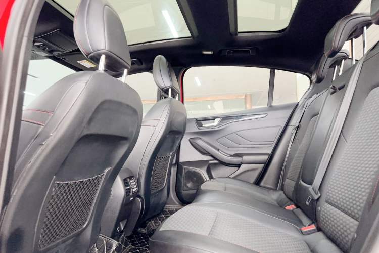 Used Ford Focus 2020 Sedan EcoBoost 180 Automatic ST Line Interior 4
