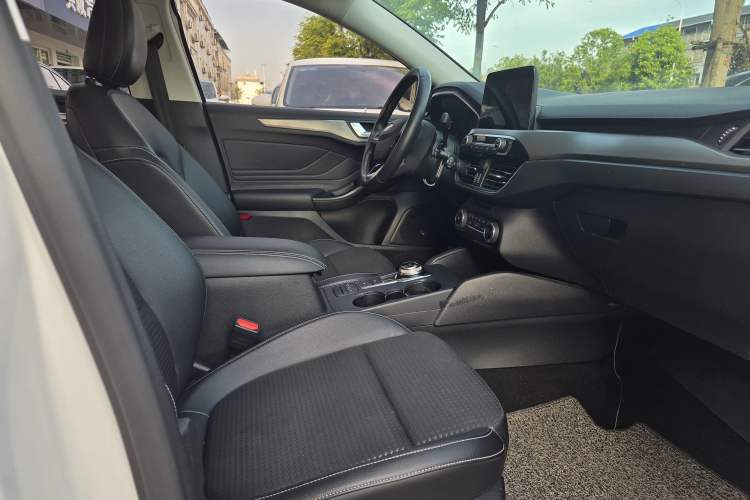 Used Ford Focus 2020 Sedan EcoBoost 180 Automatic Trend Edition Interior 5
