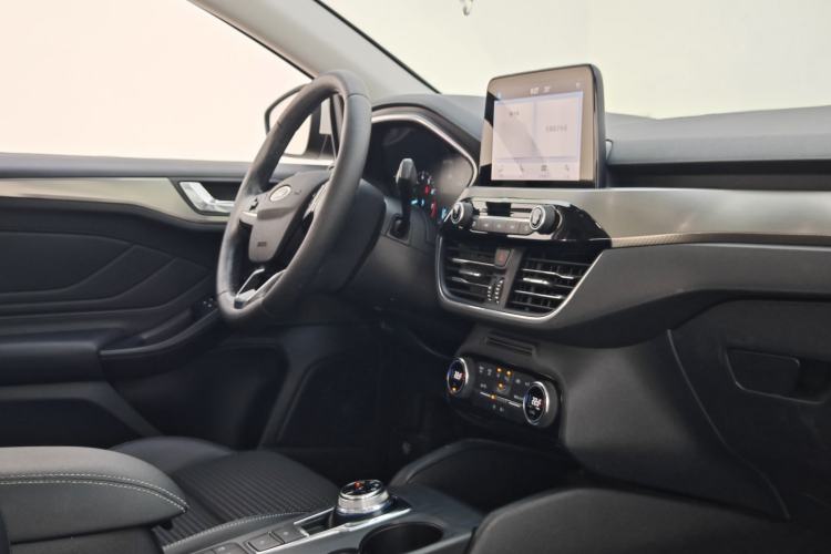Used Ford Focus 2020 Sedan EcoBoost 180 Automatic Trend Edition Interior 6