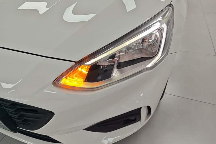 Used Ford Focus 2020 Hatchback EcoBoost 180 Automatic Trend Edition Left Front Headlight