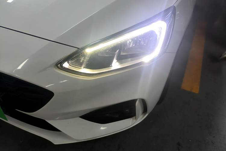 Used Ford Focus 2020 Sedan EcoBoost 180 Automatic Trend Edition Left Front Headlight