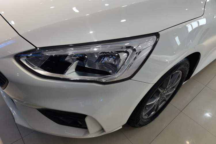 Used Ford Focus 2020 Hatchback EcoBoost 180 Automatic Trend Edition Left Front Headlight
