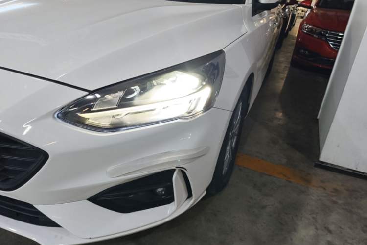 Used Ford Focus 2020 Hatchback EcoBoost 180 Automatic Trend Edition Left Front Headlight