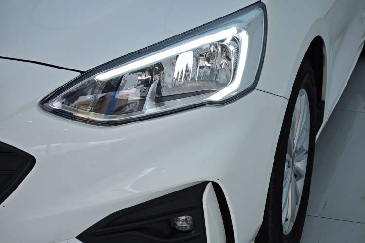 Used Ford Focus 2020 Sedan EcoBoost 180 Automatic Trend Edition Left Front Headlight