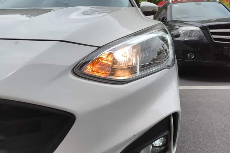 Used Ford Focus 2020 Hatchback EcoBoost 180 Automatic Trend Edition Left Front Headlight
