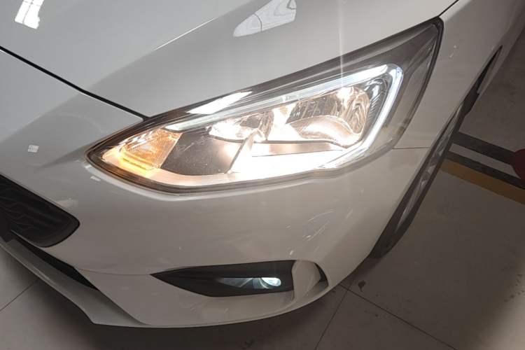 Used Ford Focus 2020 Sedan EcoBoost 180 Automatic Trend Edition Left Front Headlight