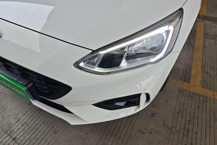 Used Ford Focus 2020 Sedan EcoBoost 180 Automatic Trend Edition Left Front Headlight