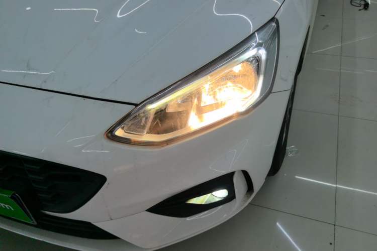 Used Ford Focus 2020 Hatchback EcoBoost 180 Automatic Trend Edition Left Front Headlight