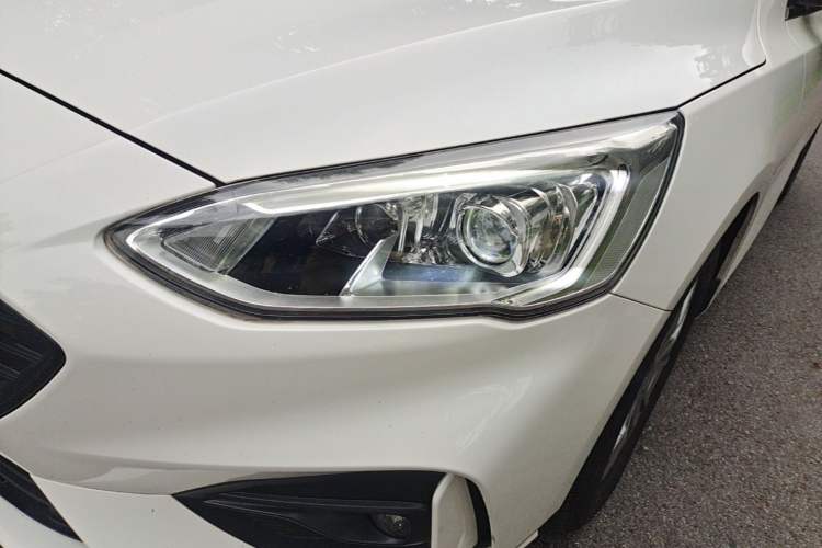 Used Ford Focus 2020 Hatchback EcoBoost 180 Automatic Trend Edition Left Front Headlight
