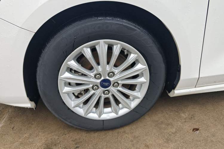 Used Ford Focus 2020 Sedan EcoBoost 180 Automatic Trend Edition Left Front Wheel Hub
