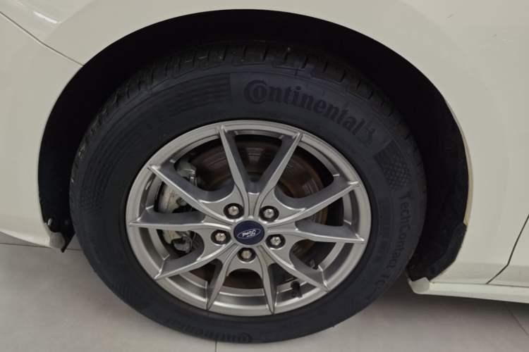 Used Ford Focus 2020 Hatchback EcoBoost 180 Automatic Trend Edition Left Front Wheel Hub