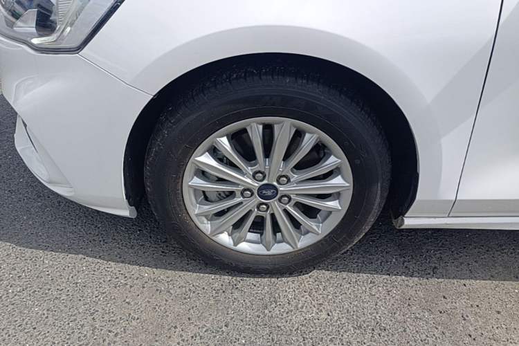 Used Ford Focus 2020 Sedan EcoBoost 180 Automatic Trend Edition Left Front Wheel Hub