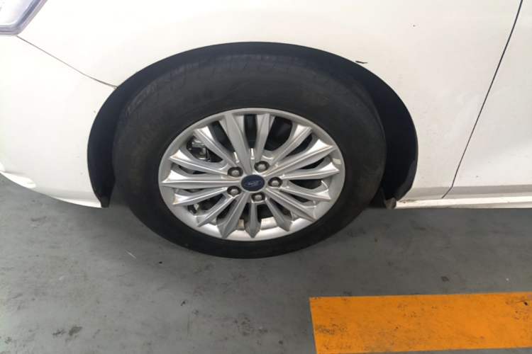 Used Ford Focus 2020 Sedan EcoBoost 180 Automatic Trend Edition Left Front Wheel Hub