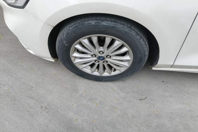 Used Ford Focus 2020 Sedan EcoBoost 180 Automatic Trend Edition Left Front Wheel Hub