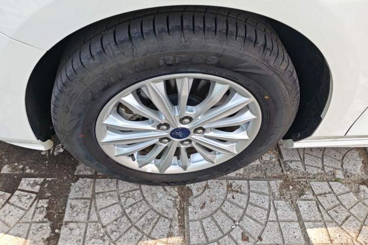 Used Ford Focus 2020 Sedan EcoBoost 180 Automatic Trend Edition Left Front Wheel Hub