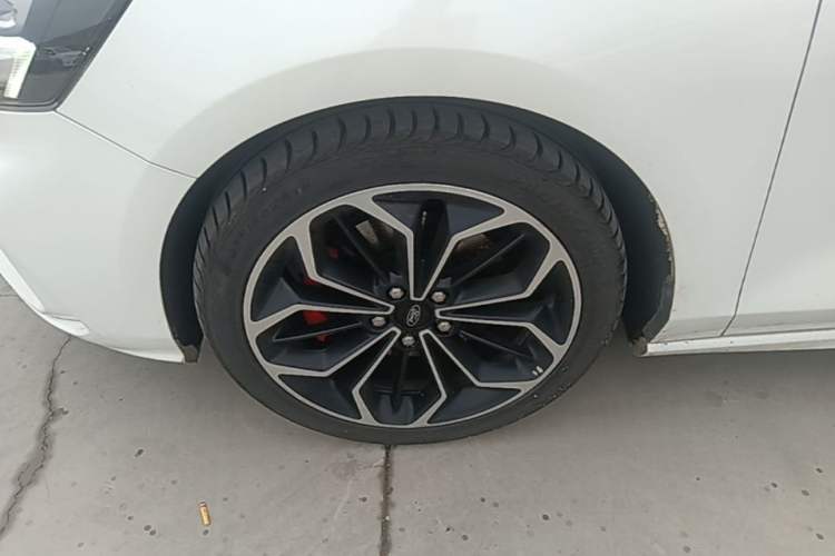 Used Ford Focus 2020 Sedan EcoBoost 180 Automatic ST Line Left Front Wheel Hub