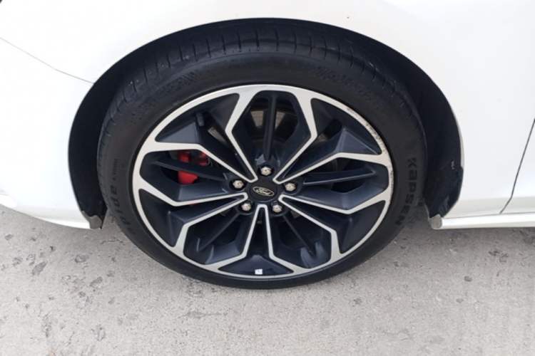Used Ford Focus 2020 Sedan EcoBoost 180 Automatic ST Line Left Front Wheel Hub