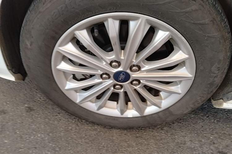 Used Ford Focus 2020 Sedan EcoBoost 180 Automatic Trend Edition Left Front Wheel Hub