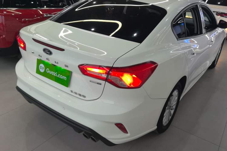 Used Ford Focus 2020 Sedan EcoBoost 180 Automatic Trend Edition Rear Right 45 Deg