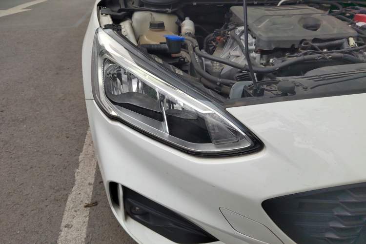 Used Ford Focus 2020 Sedan EcoBoost 180 Automatic Trend Edition Right Front Headlight