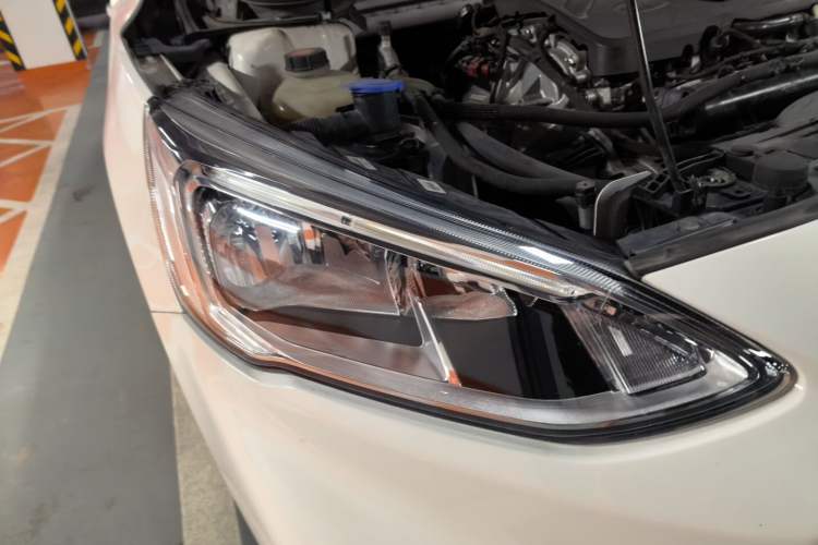 Used Ford Focus 2020 Sedan EcoBoost 180 Automatic Trend Edition Right Front Headlight