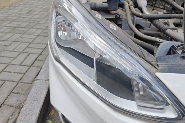 Used Ford Focus 2020 Sedan 1.5L Automatic Sharp Edition Right Front Headlight