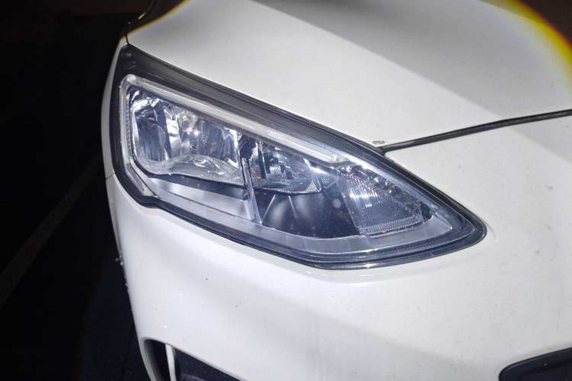 Used Ford Focus 2020 Sedan EcoBoost 180 Automatic Trend Edition Right Front Headlight