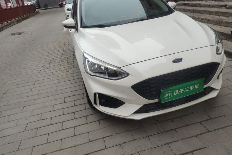 Used Ford Focus 2020 Hatchback EcoBoost 180 Automatic Trend Edition Right Front Headlight