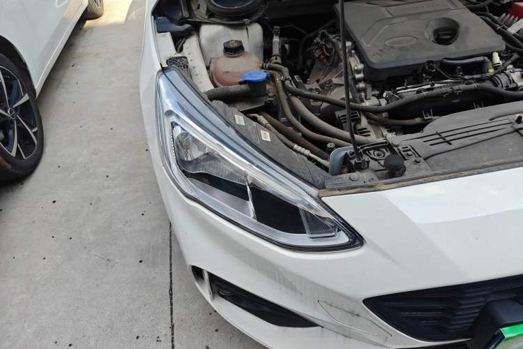 Used Ford Focus 2020 Hatchback EcoBoost 180 Automatic Trend Edition Right Front Headlight