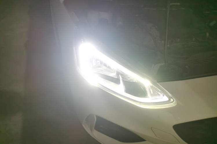 Used Ford Focus 2020 Sedan EcoBoost 180 Automatic Trend Edition Right Front Headlight