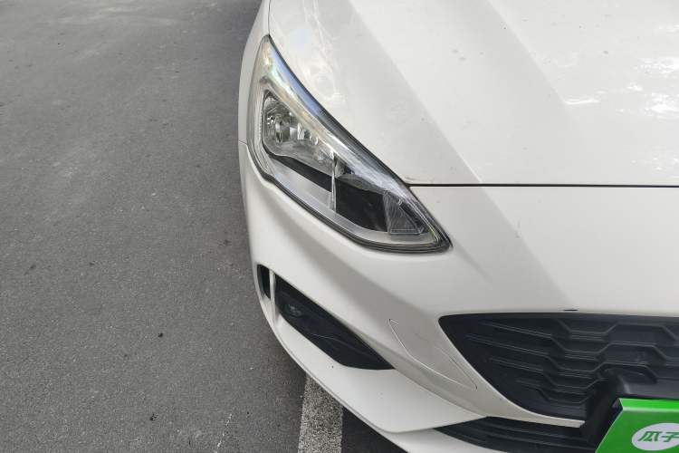 Used Ford Focus 2020 Sedan EcoBoost 180 Automatic Trend Edition Right Front Headlight
