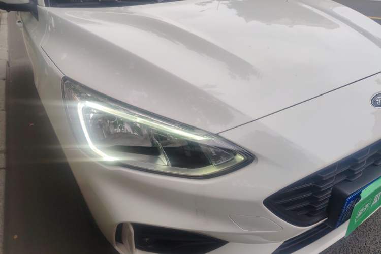 Used Ford Focus 2020 Hatchback 1.5L Automatic Sharp Edition Right Front Headlight