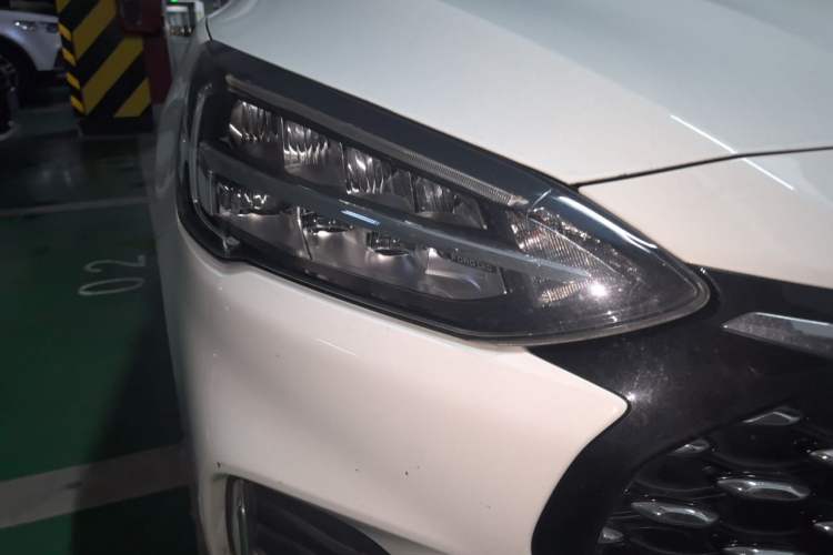 Used Ford Focus 2020 Sedan EcoBoost 180 Automatic Trend Edition Right Front Headlight