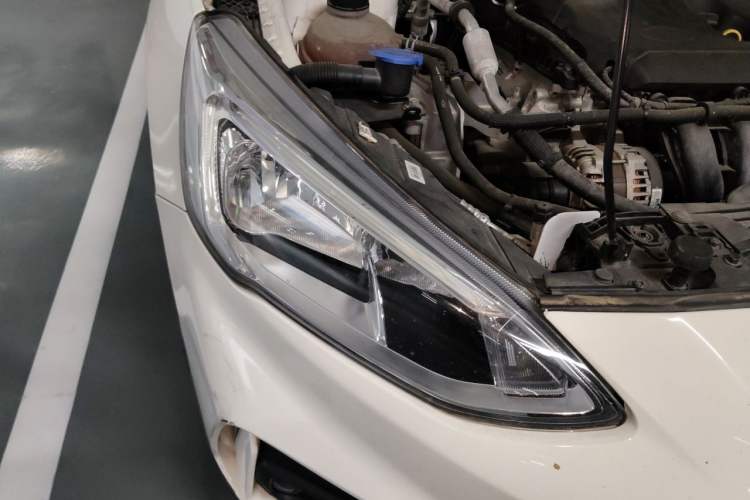 Used Ford Focus 2020 Sedan 1.5L Automatic Sharp Edition Right Front Headlight