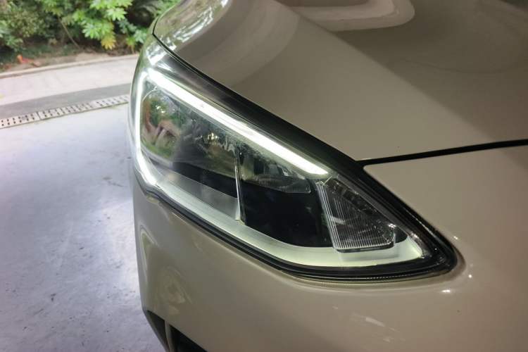 Used Ford Focus 2020 Hatchback EcoBoost 180 Automatic Trend Edition Right Front Headlight