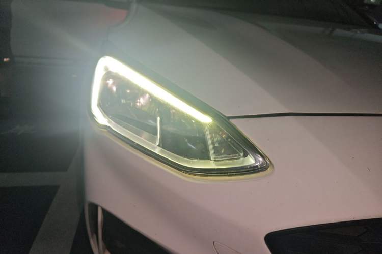 Used Ford Focus 2020 Sedan 1.5L Automatic Sharp Edition Right Front Headlight