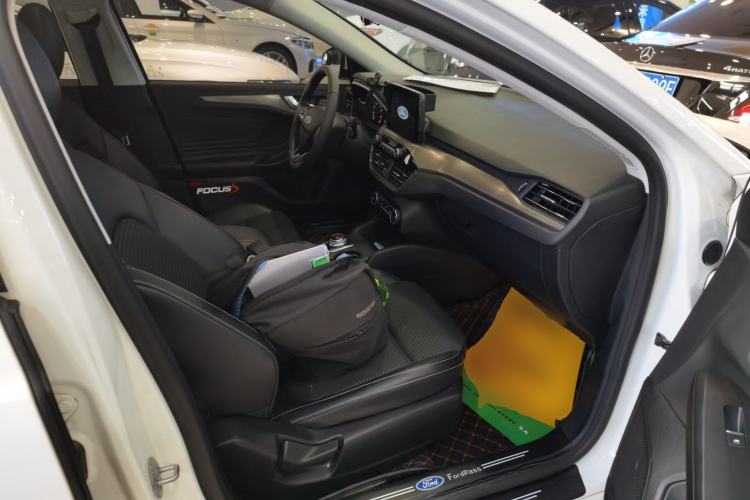 Used Ford Focus 2020 Hatchback EcoBoost 180 Automatic Trend Edition Right Front Seat