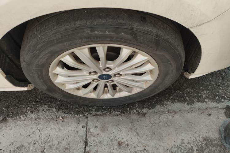Used Ford Focus 2020 Sedan EcoBoost 180 Automatic Trend Edition Right Front Wheel Hub