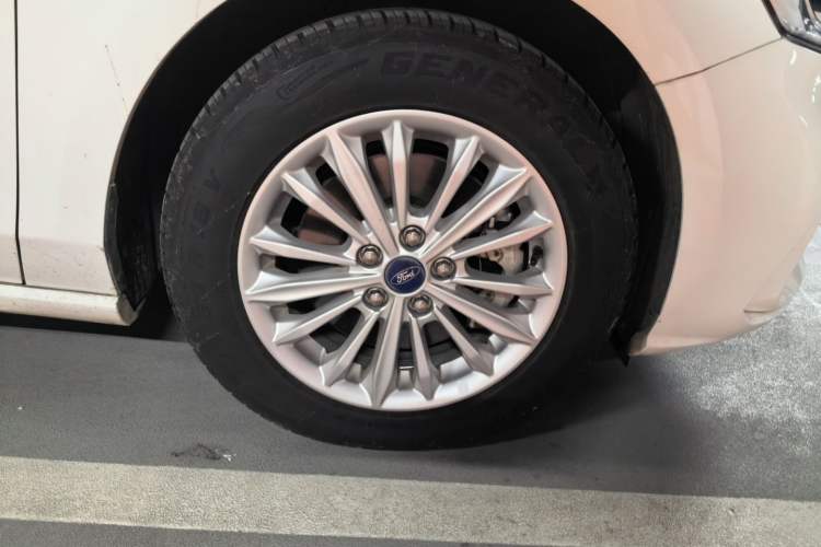 Used Ford Focus 2020 Sedan EcoBoost 180 Automatic Trend Edition Right Front Wheel Hub