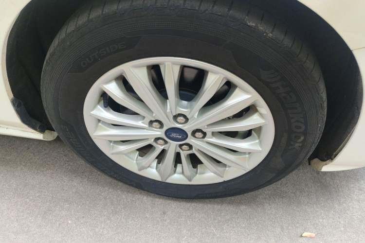 Used Ford Focus 2020 Sedan EcoBoost 180 Automatic Trend Edition Right Front Wheel Hub