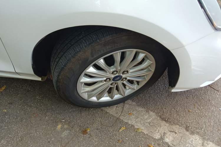 Used Ford Focus 2020 Sedan EcoBoost 180 Automatic Trend Edition Right Front Wheel Hub