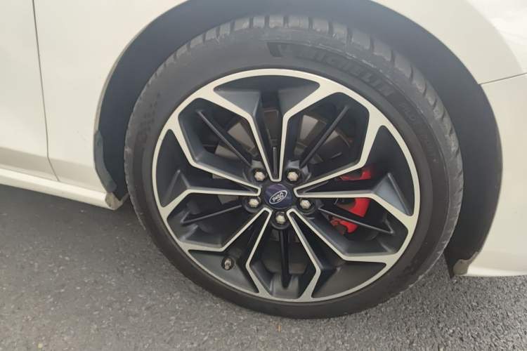 Used Ford Focus 2020 Hatchback EcoBoost 180 Automatic ST Line Right Front Wheel Hub