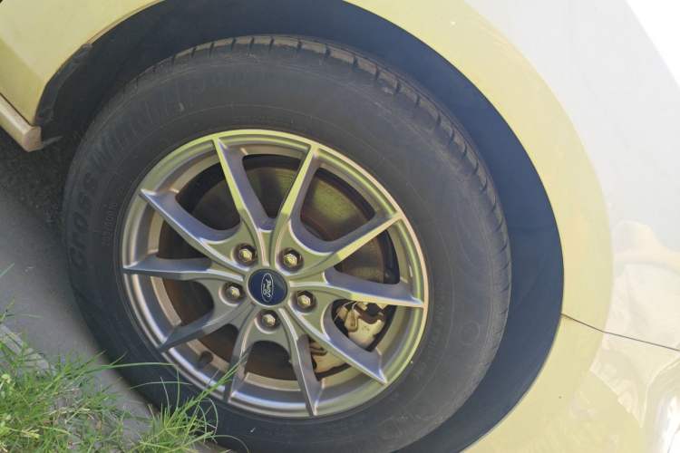Used Ford Focus 2020 Hatchback EcoBoost 180 Automatic Trend Edition Right Front Wheel Hub
