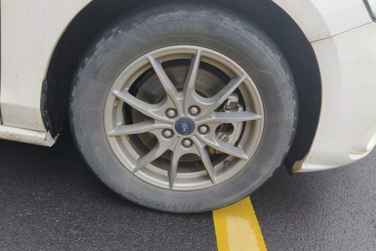 Used Ford Focus 2020 Hatchback EcoBoost 180 Automatic Trend Edition Right Front Wheel Hub